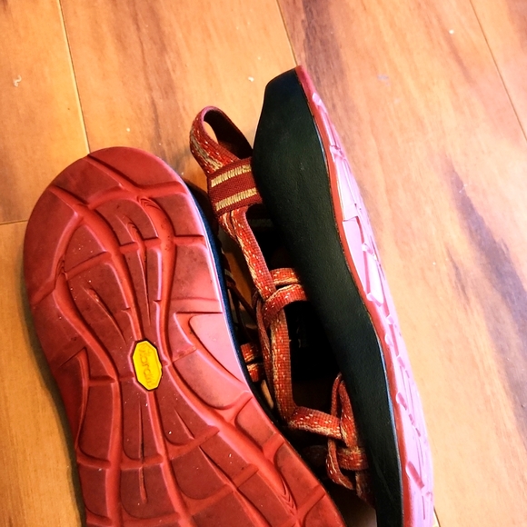 Chacos Size 8 Sandals - Picture 3 of 4